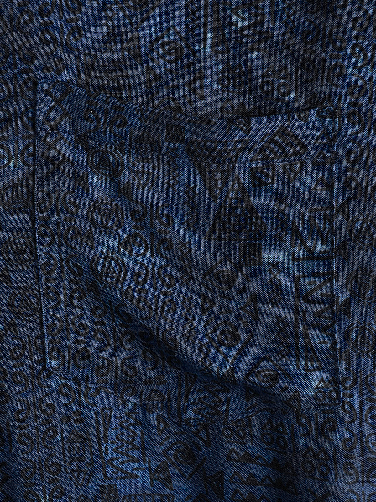 Chemise homme manches courtes imprimé tribal géométrique bleu marine en rayon